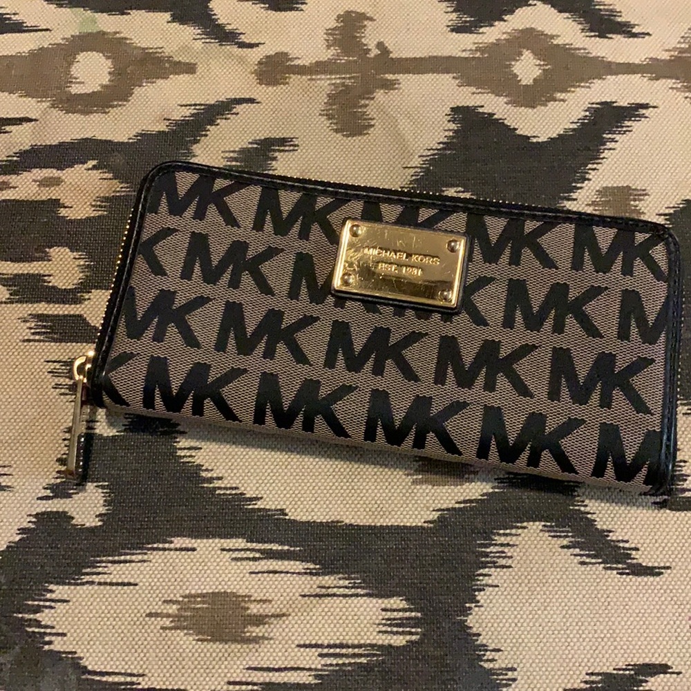 Michael Kors wallet super great condition